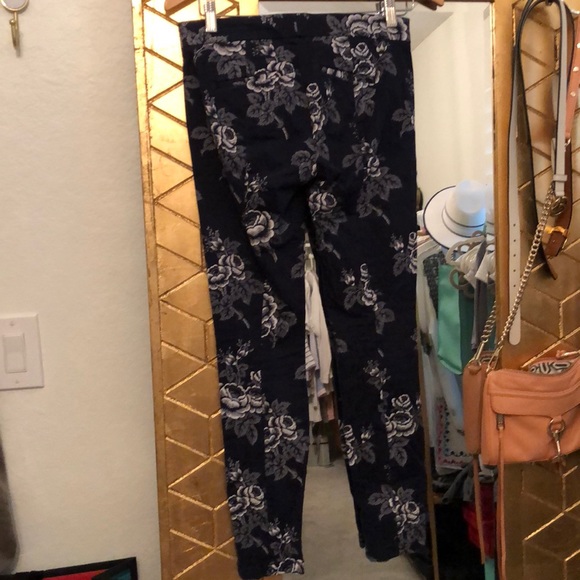 GAP . Navy and white rose skinny khakis. - Picture 3 of 3